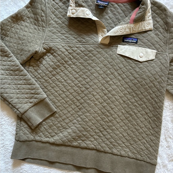 Patagonia Olive Green Quilted Zip-Up Pullover with Cream Trim - Picture 2 of 3